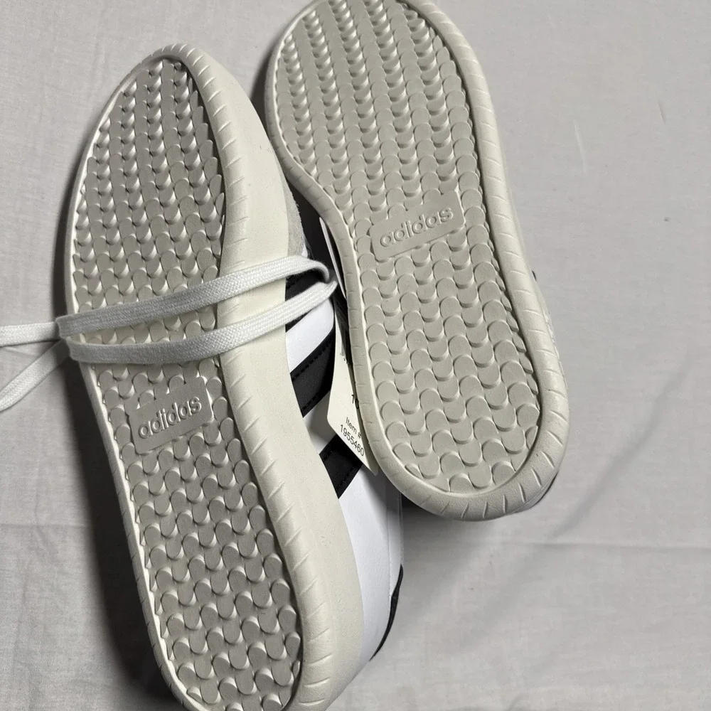 Adidas Barreda Men's Sneakers White Black Size 10 New In Box Casual Shoes